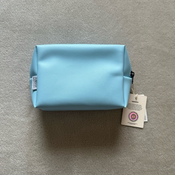 Miniso Snoopy Summer Travel Collection Cosmetic Bag - Picture 6 of 12